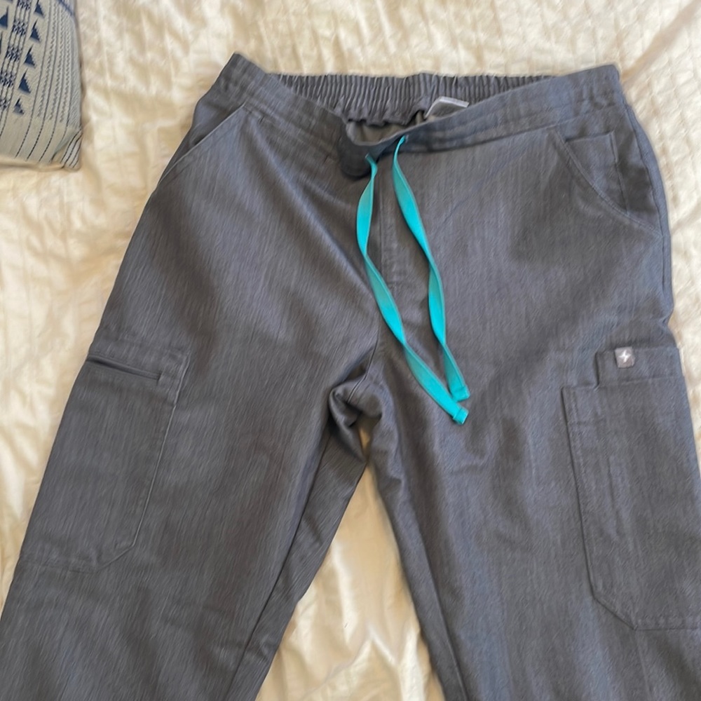 Small - Figs Yola scrub pants - Gray
